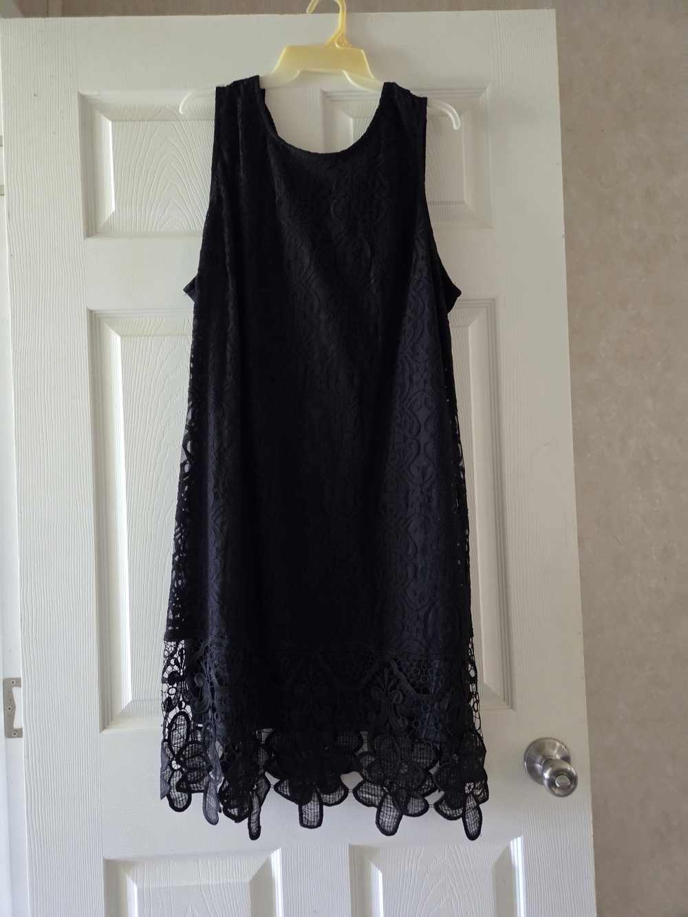 Black Lace Sleeveless Dress - Elegant Evening Style